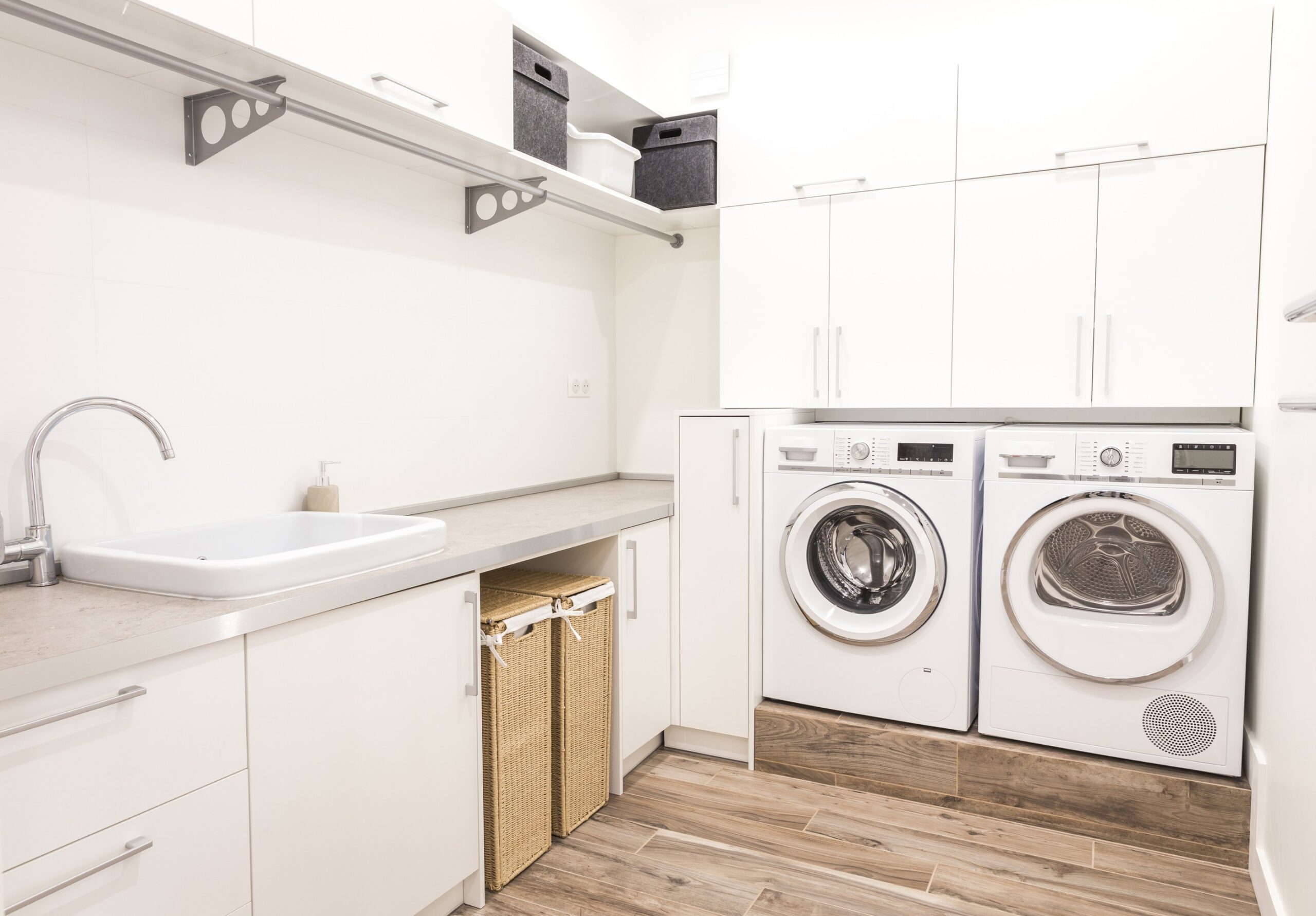 LAUNDRY ROOM (1)