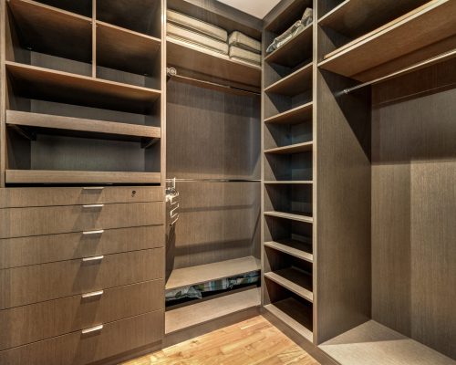 WALK-IN CLOSET (2) WALK-IN CLOSET (2)